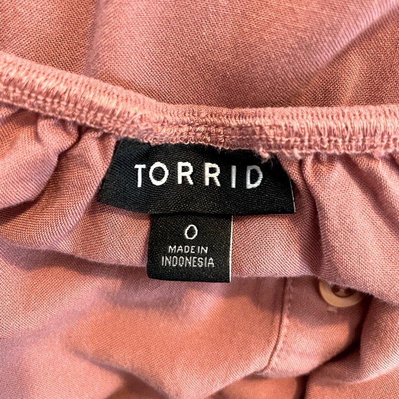 Torrid size 0/ 12/14. Dusty pink color. Cold shoulder. GUC - Picture 2 of 3